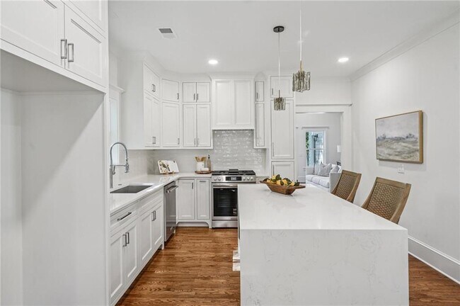 Building Photo - 1036 Dell Ave SE