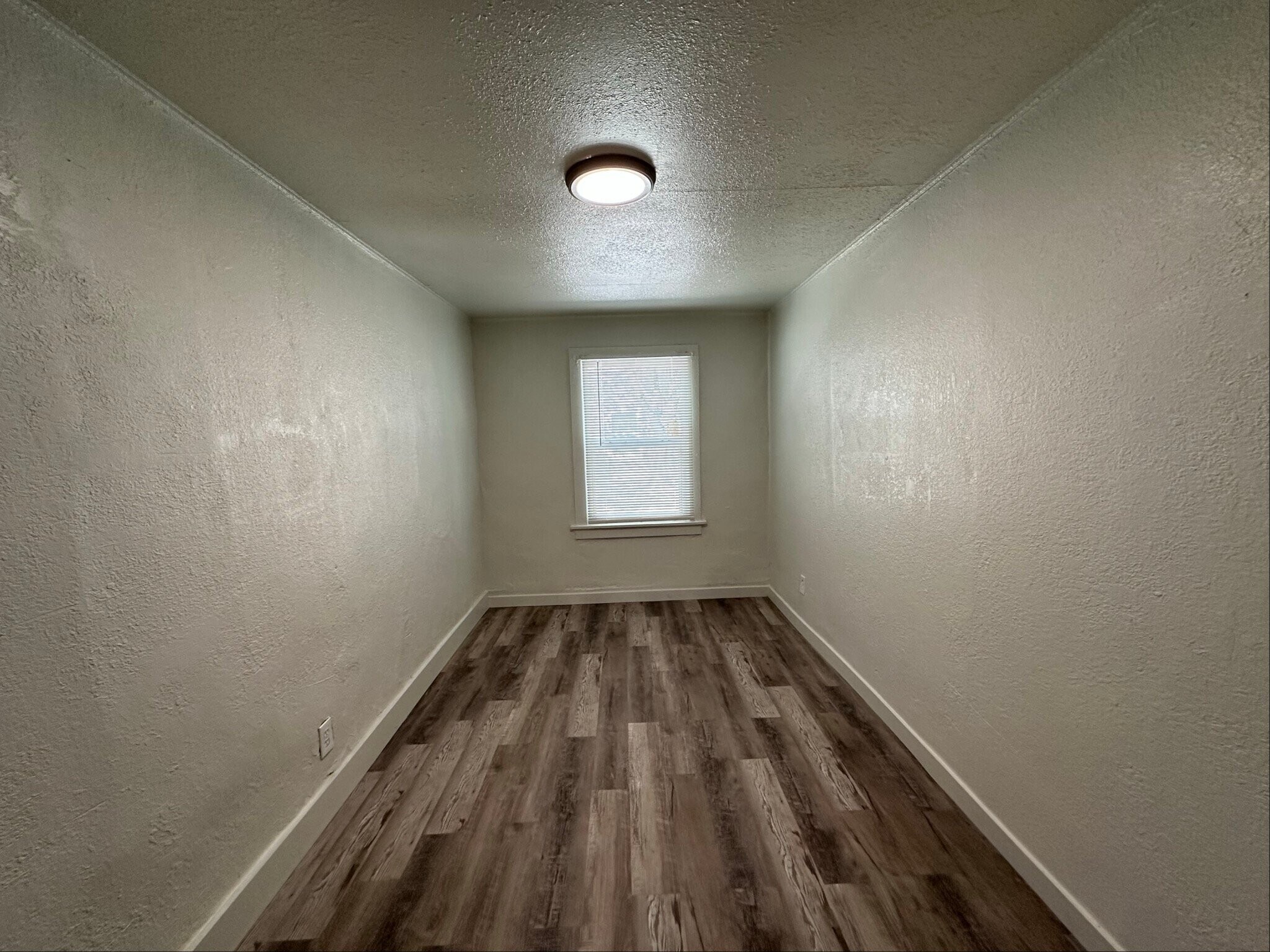 Building Photo - 614 E 600 S