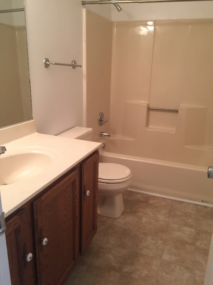 Building Photo - 728 Kennesaw Ct