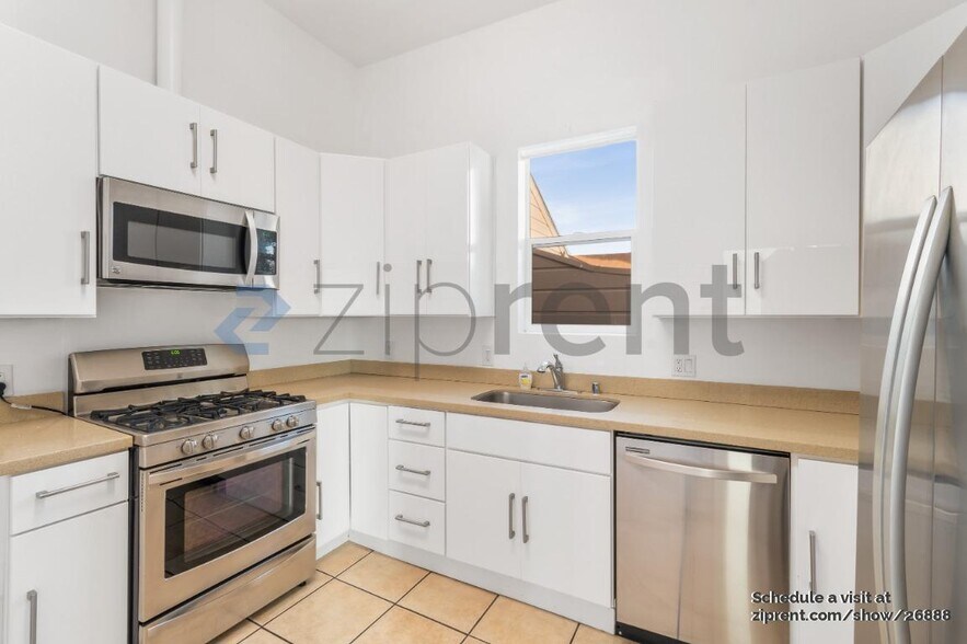 Building Photo - Unit