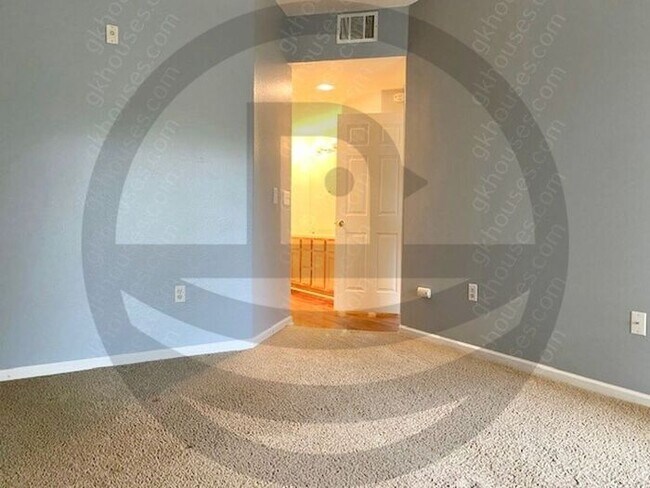 Building Photo - 530 Mohawk Dr