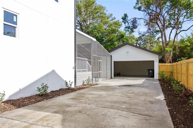 Building Photo - 1368 Hibiscus Ave