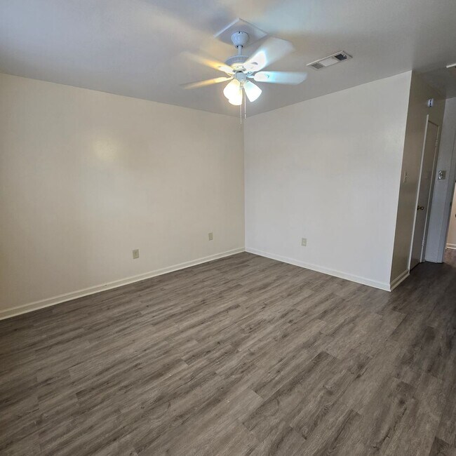 Building Photo - 8469 Governor Dr