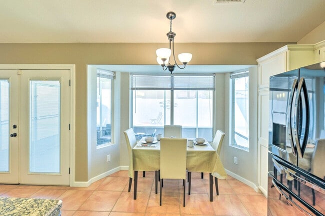 Building Photo - 4401 E Stanford Ave