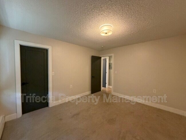 Building Photo - 3431 Stover St