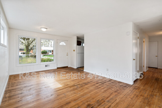 Building Photo - 370 Princeton Dr