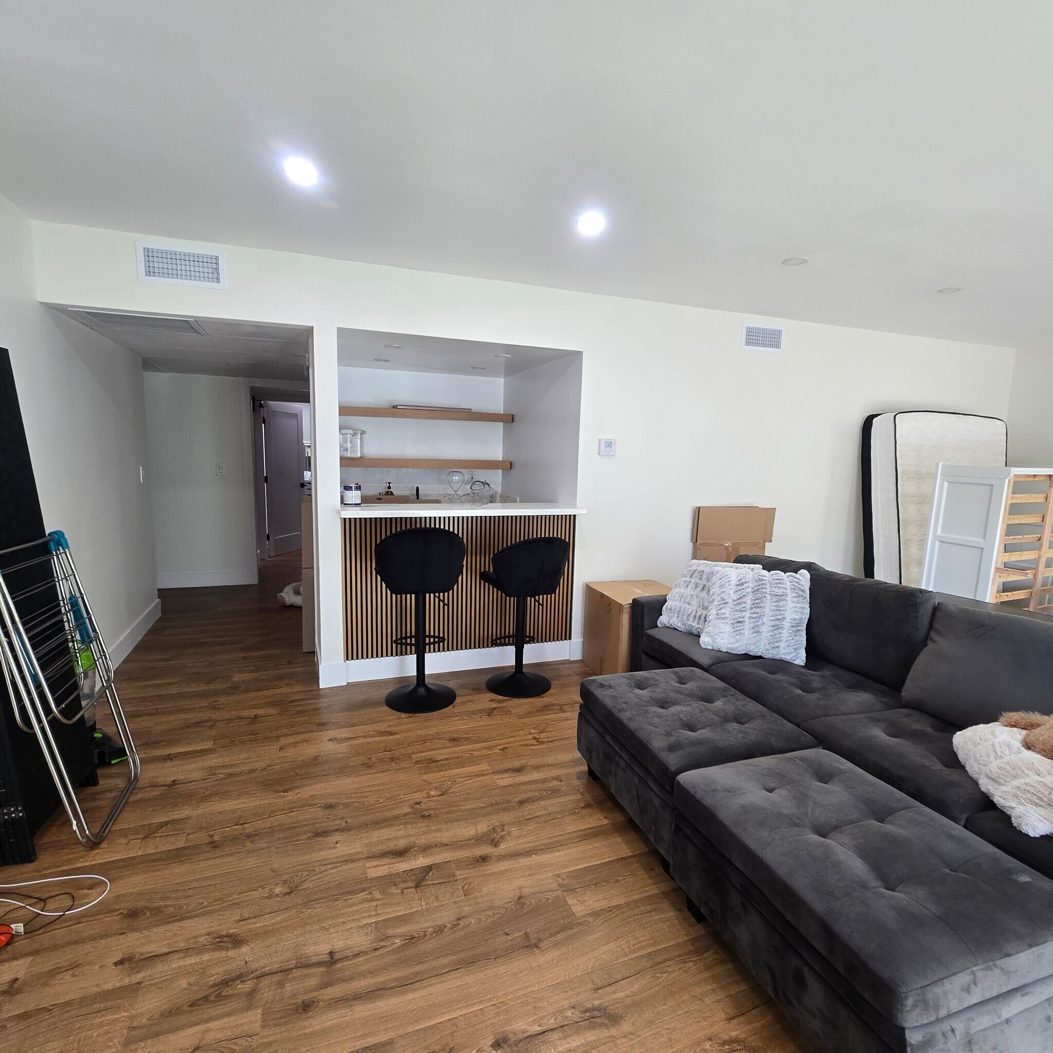 Building Photo - 916 S Sherbourne Dr