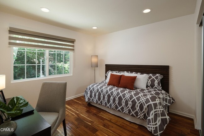 Building Photo - 1721 La Loma Rd