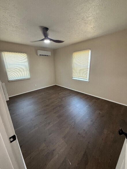Building Photo - 9936 Rosecrans Ave