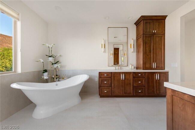 Building Photo - 1635 Liege Dr