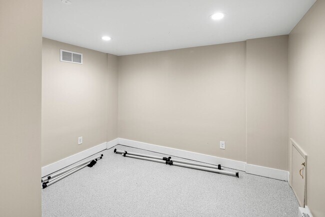 Building Photo - Beautiful Home - Excellent Kenilworth Location!