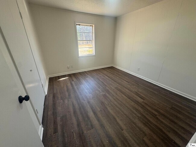 Building Photo - 207 Oaklawn Dr