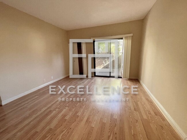 Building Photo - 2/2 Condo with 1 Car Garage, Wrap Around Patio, Fireplace, Granite Kitchen and Community Pool
