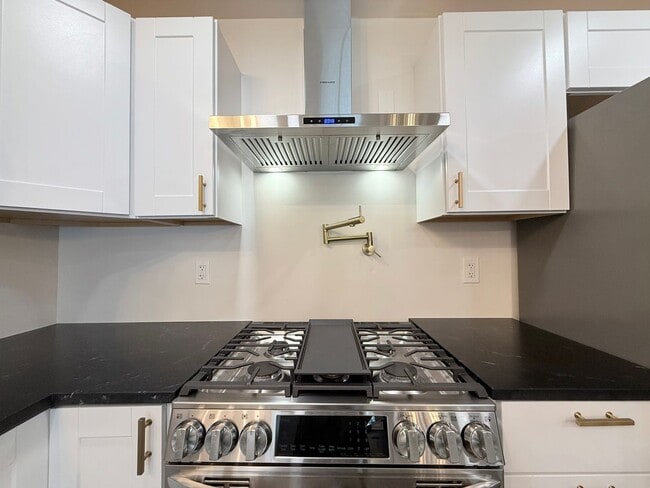 Building Photo - Beautifully Updated 2-Bedroom Home in Sandy!