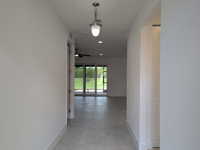 Building Photo - 13541 SW Oceanus Blvd