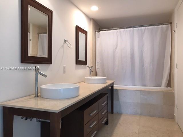 Building Photo - 475 Brickell Ave