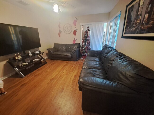 Building Photo - 1839 Fairview Villas Dr