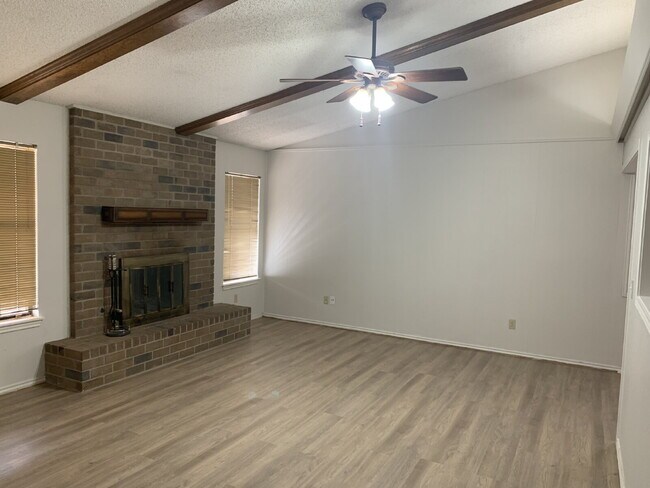 Building Photo - Beautiful Home in Fenship School District