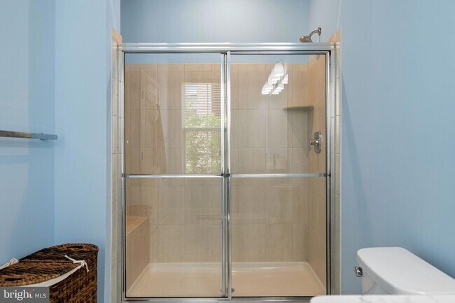 Building Photo - 3925 Fair Ridge Dr