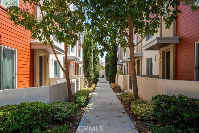 Building Photo - 5750 Acacia Ln