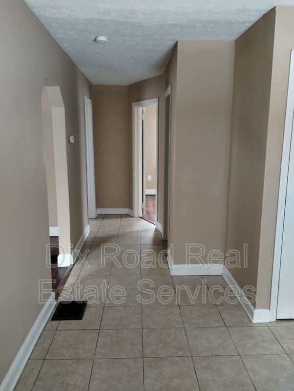 Building Photo - 1724 Parkamo Ave