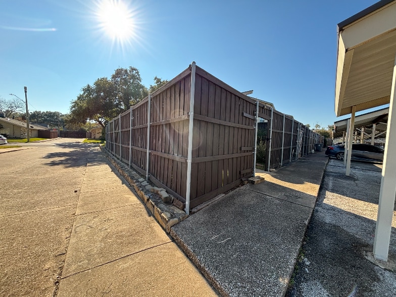 Building Photo - 9461 Timberleaf Dr