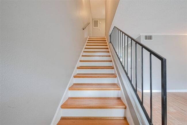 Building Photo - 6452 Kentwick Dr