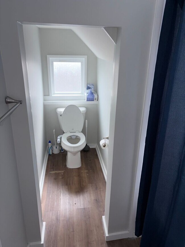 Building Photo - Cozy 1 Bed,1 Bath partially furnished apartment located in The Heart Of Elizabethtown!