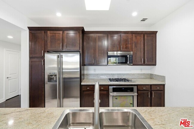 Building Photo - 4424 Whitsett Ave