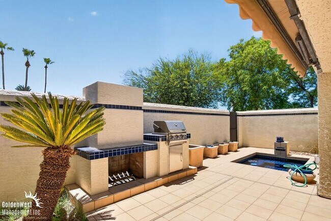 Building Photo - Beautiful 2Bdm 2Ba Home Located in the Biltmore Area!