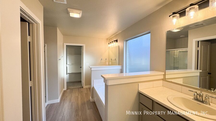 Building Photo - 3407 Bryan Ave