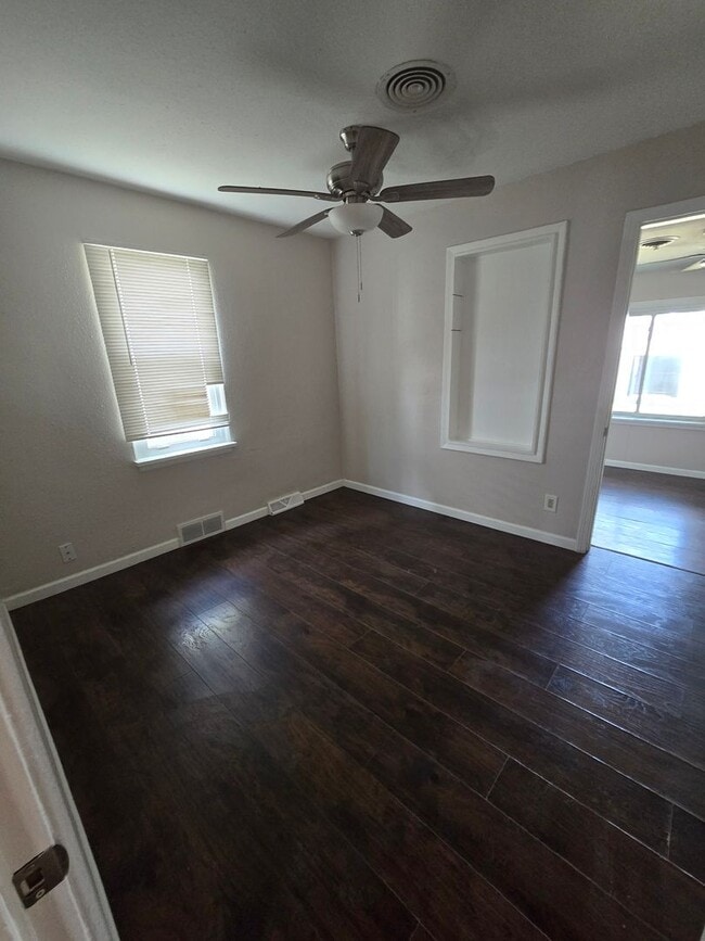 Building Photo - Beautiful 3BD/1BA
