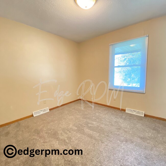 Building Photo - 2624 W 3rd St