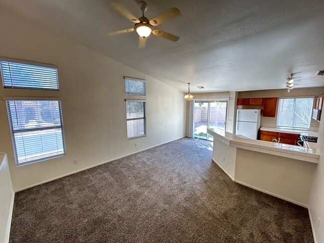 Building Photo - Cozy 3Bed/2Bath/2Car Residence located in beautiful Summerlin!