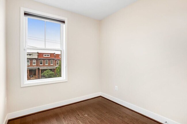 Building Photo - 620 Farragut St NW