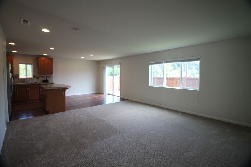 Building Photo - 3721 202nd Pl E