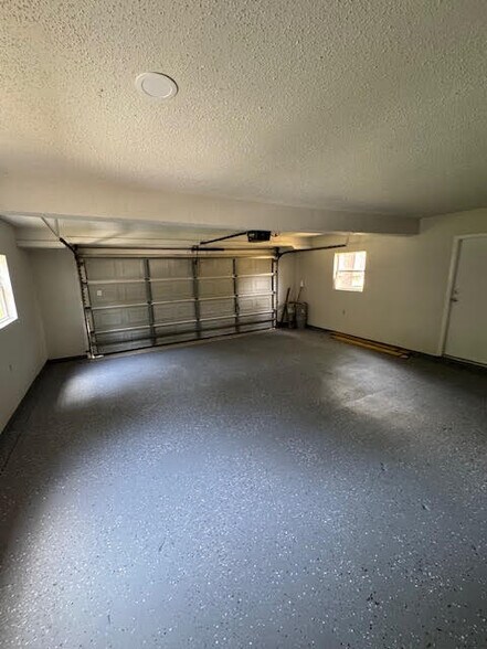 Building Photo - 8820 Manoo Pl