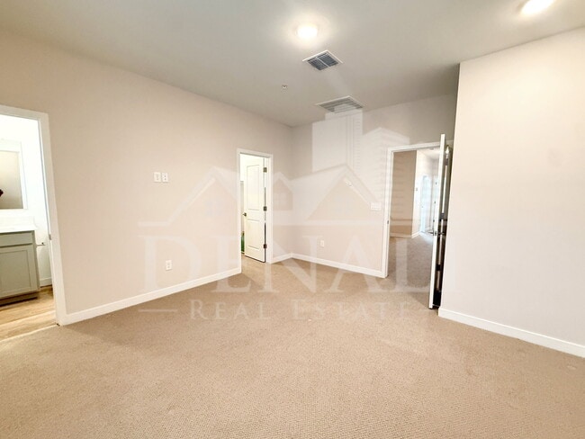 Building Photo - 7532 W Darrow St