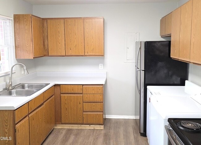 Building Photo - 409 Rose Ln