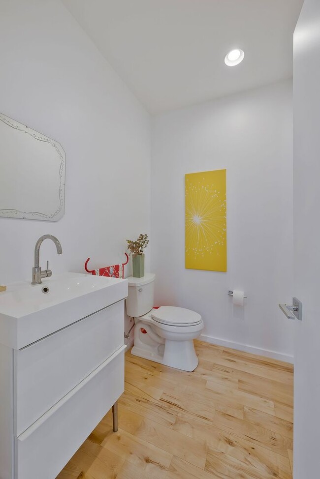 Building Photo - Custom-Built 4 Bed/ 2 Full + 2 Half Bath Modern Home at the base of Love Circle, Fully Furnished,...