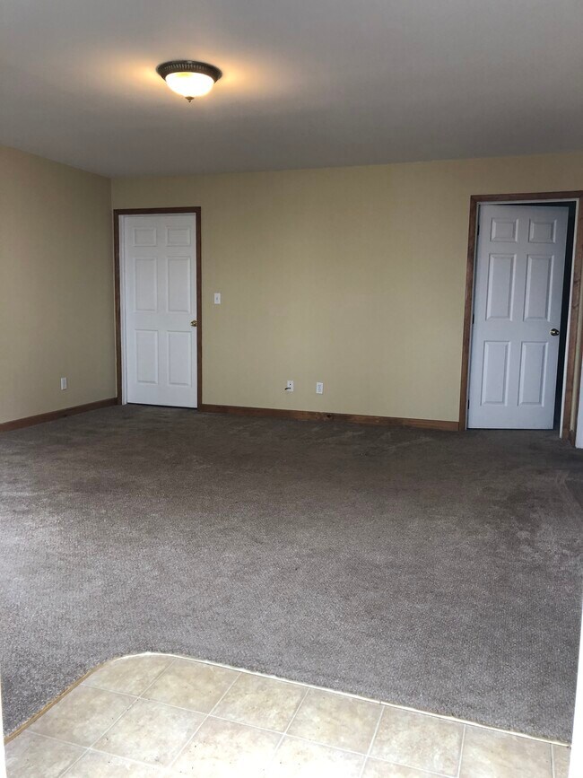 Building Photo - 15 LLC-77 Sailly Avenue