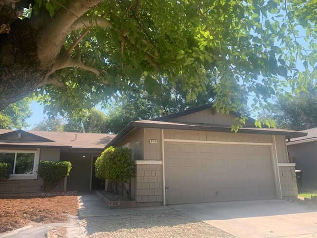 Primary Photo - Wonderful and newly updated 3 bedroom 2 ba...