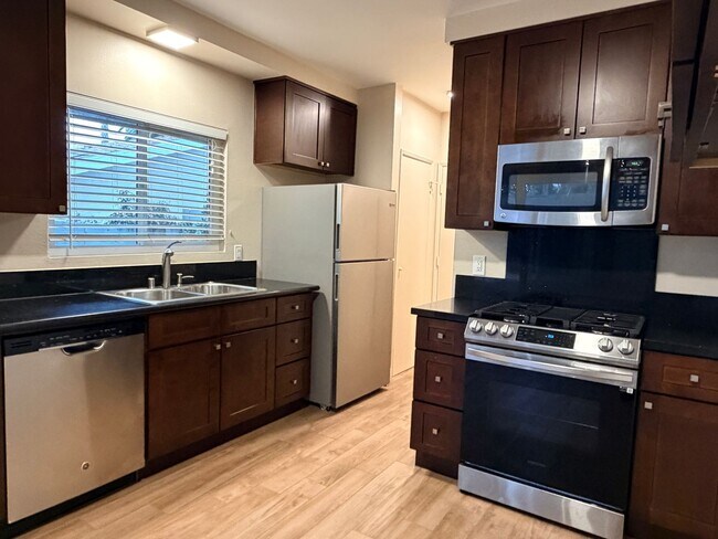 Building Photo - 33938 Alcazar Dr