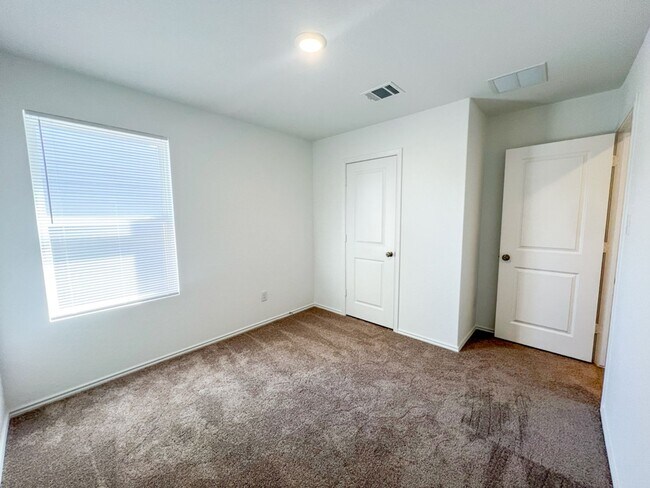 Building Photo - 4 Bedroom 1-Story Home Near SeaWorld in Northwest San Antonio