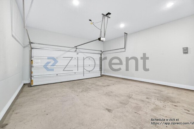 Building Photo - 8851 Oakland Rd