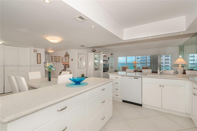 Building Photo - 3550 Galt Ocean Dr