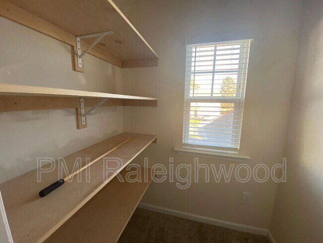 Building Photo - 2124 Fox Chapel Pl