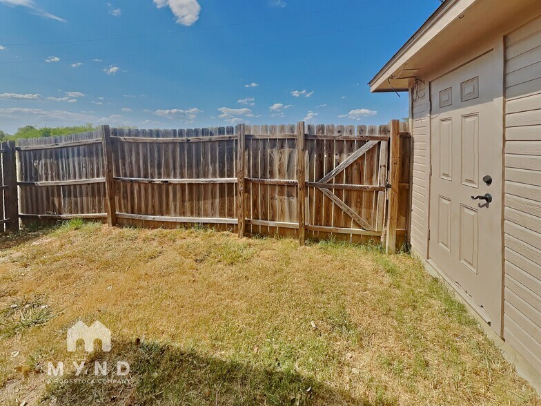 Building Photo - 125 Jolin Ln