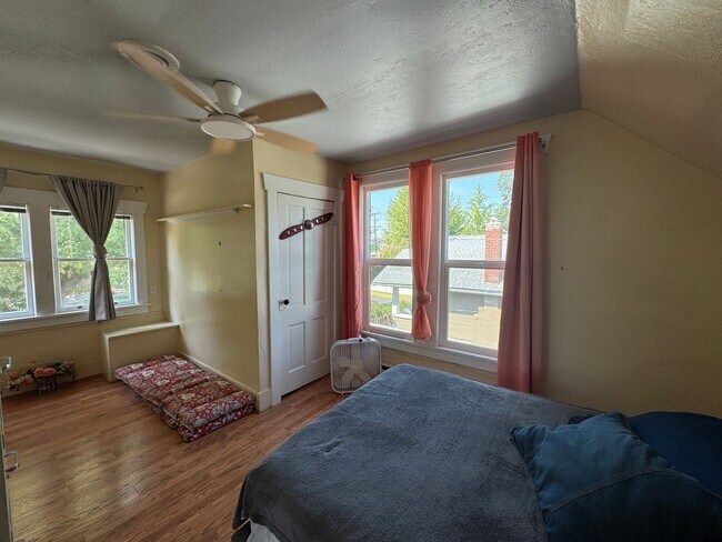 Building Photo - 205 S 32nd Ave