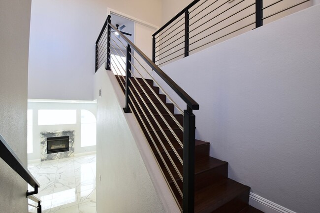 Building Photo - Charming Mediterranean-Style Townhome in G...